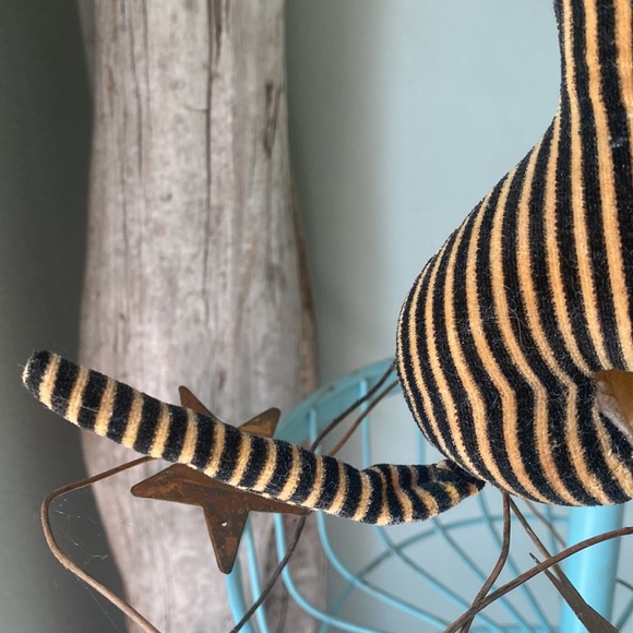 Vintage Stuffed Lion - Picture 3 of 8